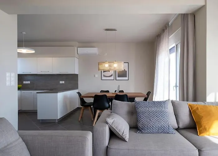 Horizon And Harmony I * Ikonomianika